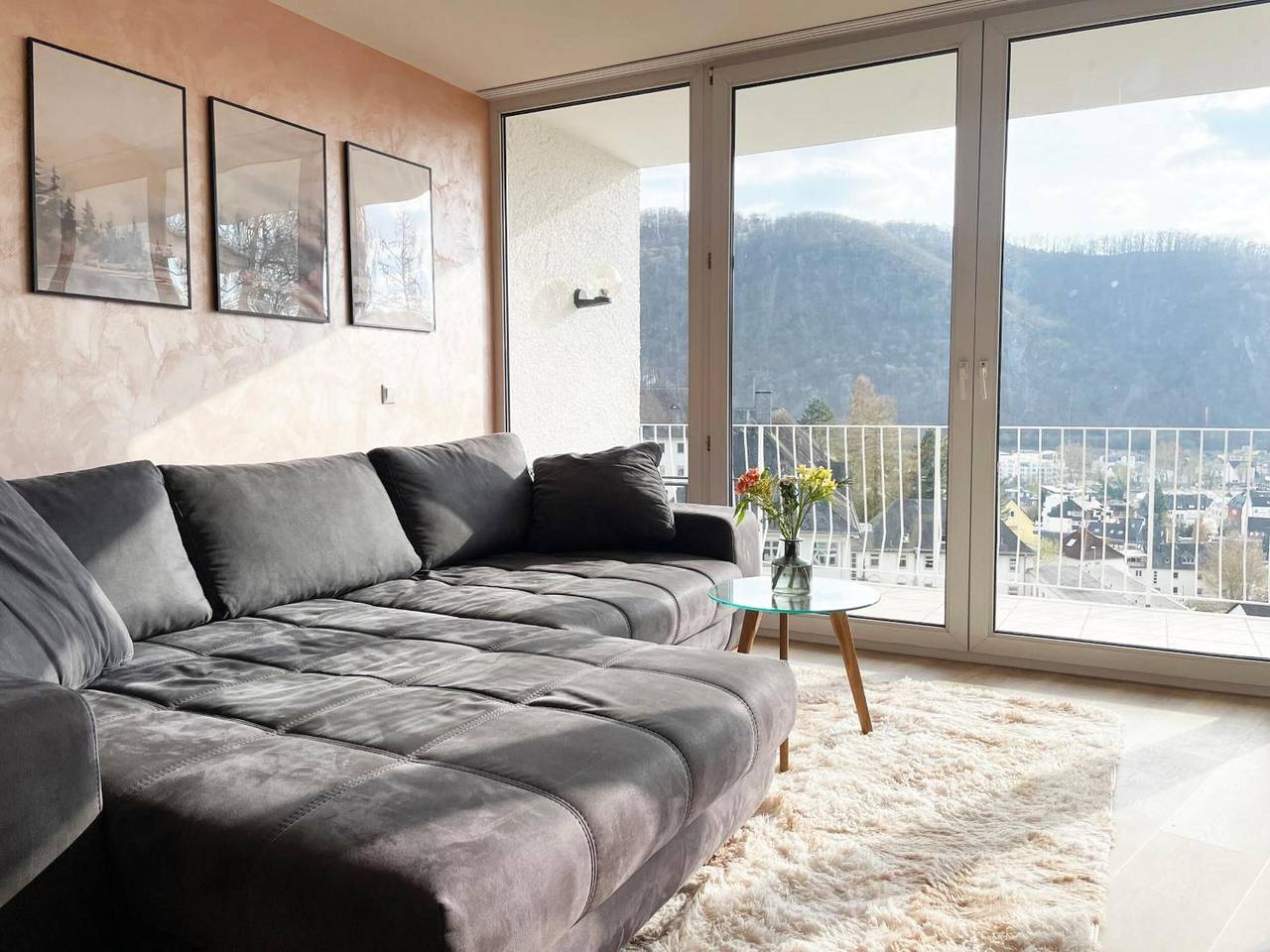 Ganze Wohnung, Apartment 'Schönes Traumblick Balkon' mit Bergblick, Balkon und Wlan in Bad Ems, Lahn-Taunus