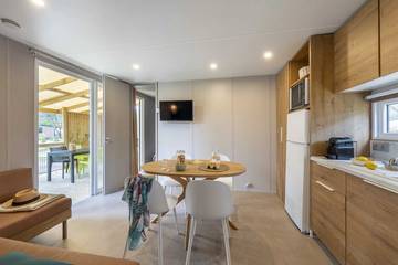 Camping pour 4 Personnes dans Les Mathes, Région de Rochefort, Photo 2