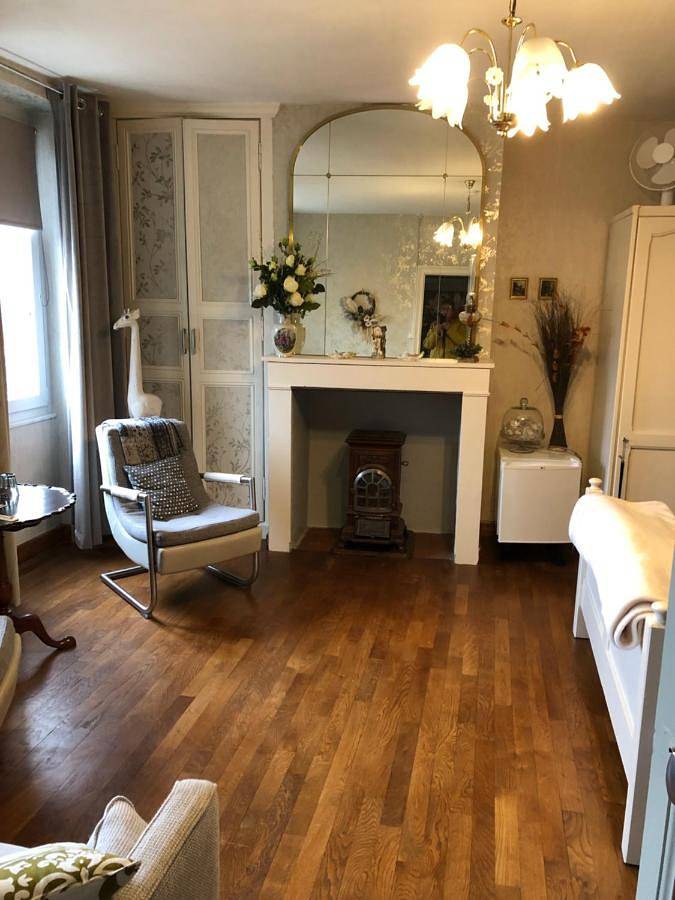 Deluxe Double Room (2 Adults + 1 Child) in Saint-Bonnet-Tronçais, Région de Montluçon