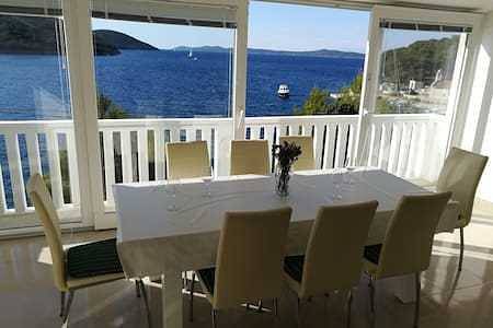 Ganze Wohnung, Ferienwohnung für 8 Personen mit Balkon in Savar, Dugi Otok