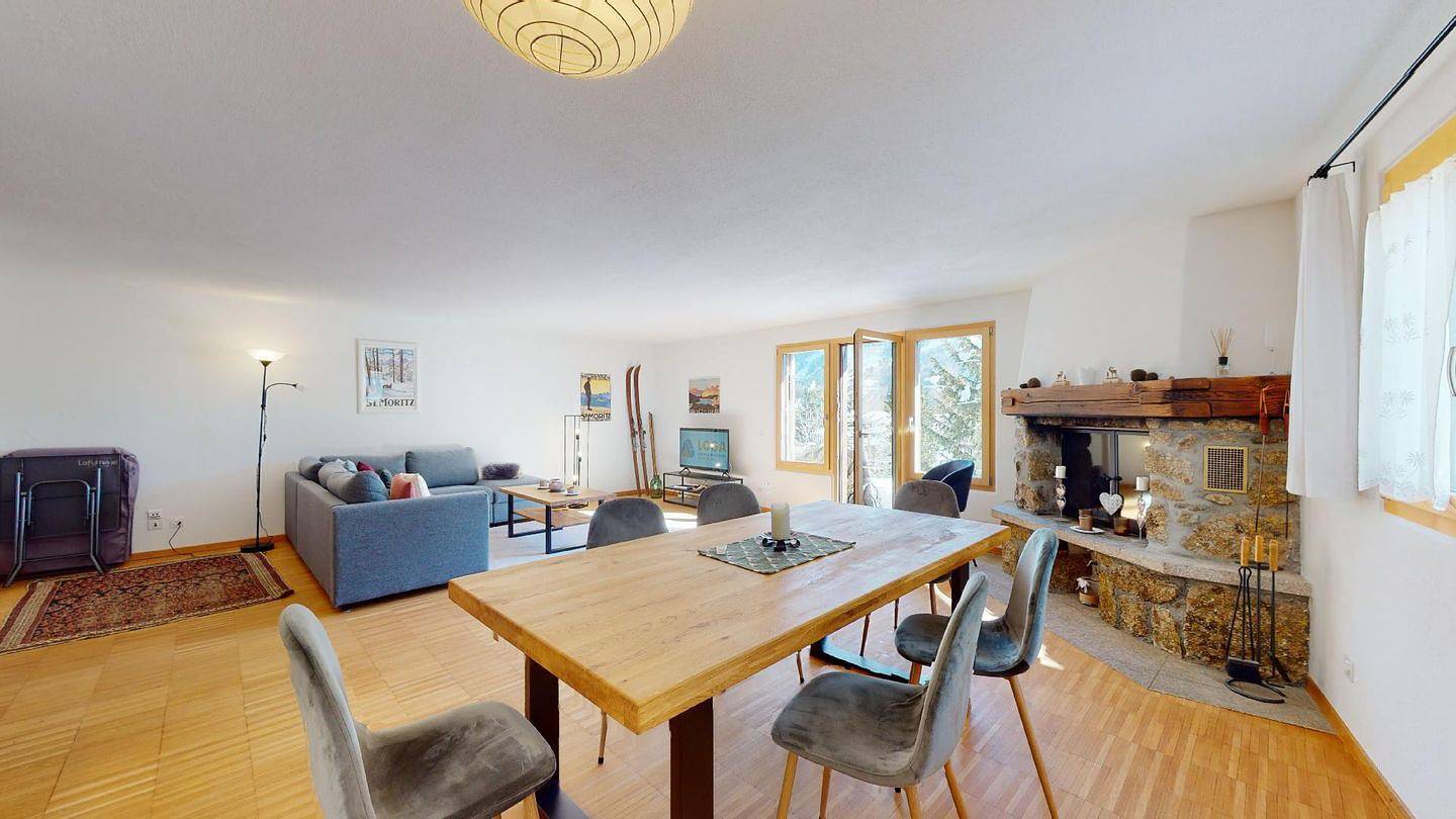 Ganze Wohnung, Ferienwohnung in Champfèr: 96 m², Terrasse, Kamin und Bergblick in Silvaplana, Sankt Moritz