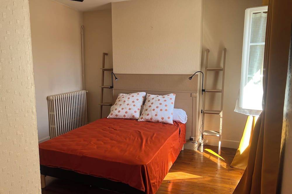 Appartement entier, Joli duplex plein centre avec stationnement dans un parking sécurisé sur demande in Issoire, Région de Besse-et-Saint-Anastaise