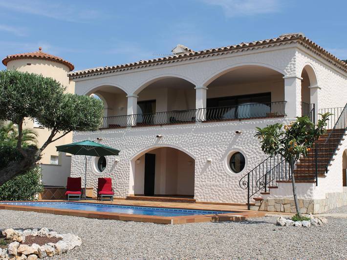 Villa für 6 Personen, mit Terrasse und Pool sowie Garten - 1