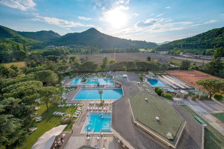 Appartamento per 2 persone, con idromassaggio e sauna nonché giardino e piscina in Montegrotto Terme