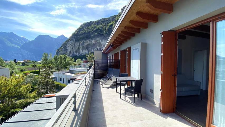 Ferienwohnung für 3 Personen, mit Ausblick und Seeblick sowie Terrasse und Pool in Arco - 4