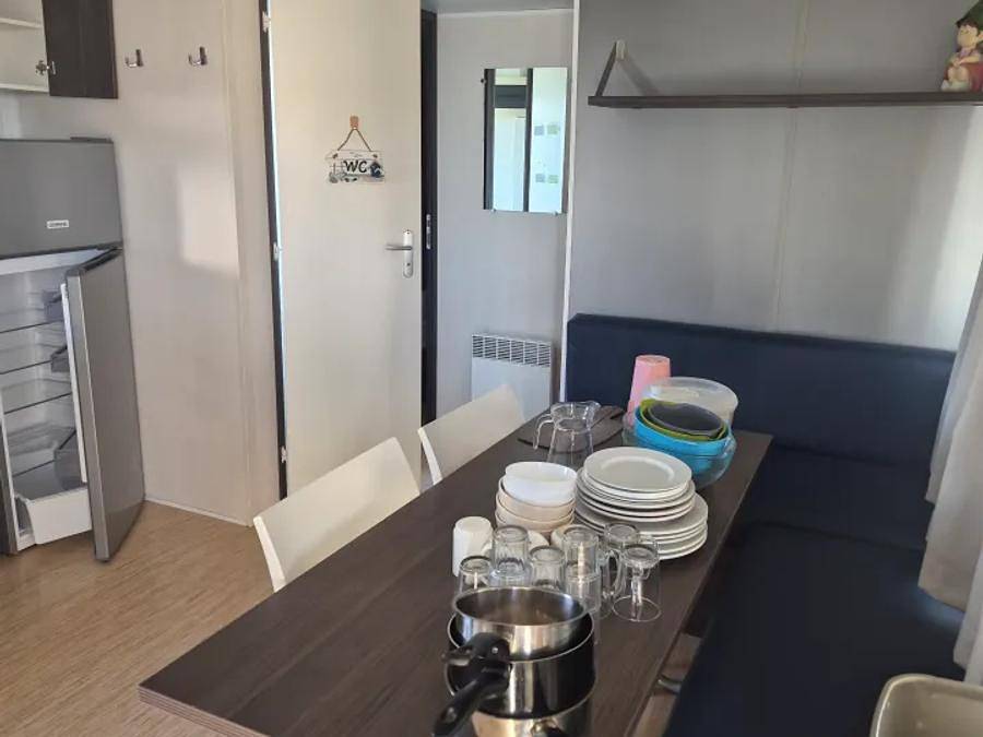 Aux 4 vues - Mobilhome 2 personnes - Mobil Home Aqua 1ch 2pers Terrasse Semi-Couverte Clim Tv in Saint-Papoul, Région de Carcassonne
