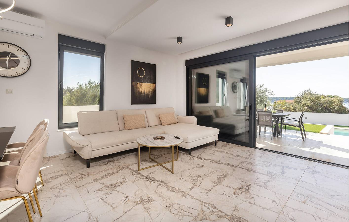 Ferienwohnung mit Meerblick, Pool und Parkplatz, 1,5 km von Barbat na Rabu entfernt in Barbat na Rabu, Rab