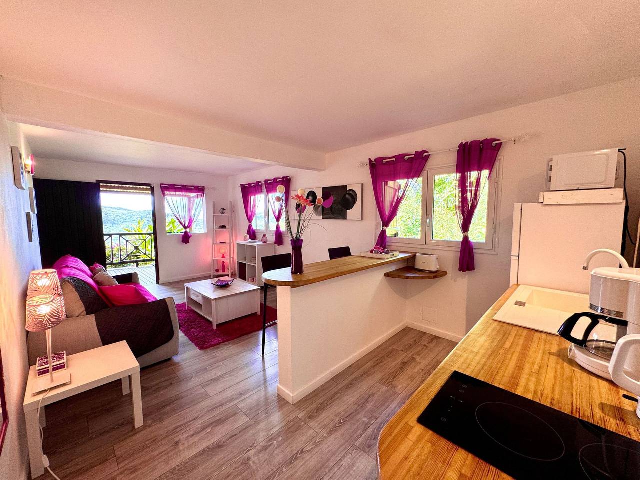 Ganze Wohnung, Apartment "Secret Lodge" mit Blick auf das Wasser in Deshaies, Guadeloupe