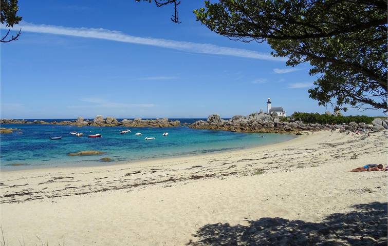 Location de vacances pour 10 personnes, avec terrasse ainsi que jacuzzi et jardin à Kerlouan - 2