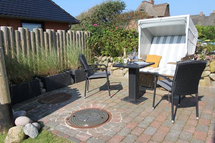 Ganze Wohnung, Helles freundliches Ferienappartement in idealer Lage für bis zu zwei Personen in Wenningstedt, Sylt
