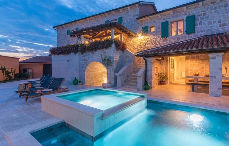 Villa pour 12 personnes, avec jardin ainsi que terrasse et piscine à Selina