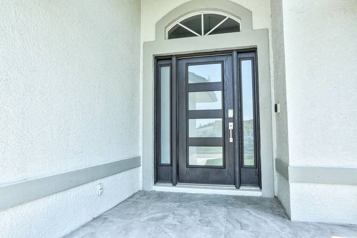 Vacation home for 8 people, with hot tub and yard in Marco Island