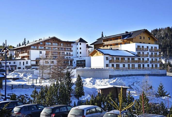 Ferienhaus für 8 Personen, mit Balkon und Terrasse sowie Garten und Pool in Katschberg