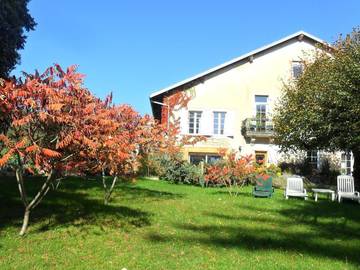 Location de vacances pour 3 personnes, avec jardin et vue dans Nantua
