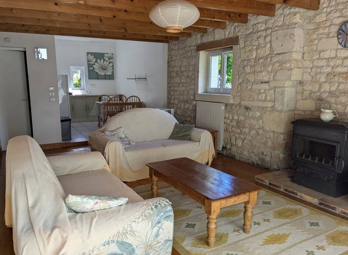 Gîte pour 4 personnes, avec terrasse ainsi que jardin et piscine à Saint-Simon-de-Pellouaille - 4