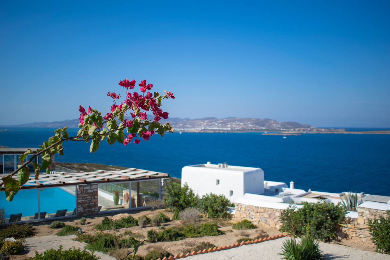 Holiday sunset Villa above the beach in Sarakiniko, Paros