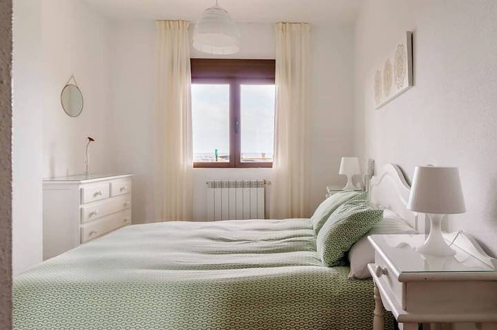 Ganze Wohnung, Garten-Wohnung mit Blick auf den Strand von Comillas in Playa de Comillas, Comillas