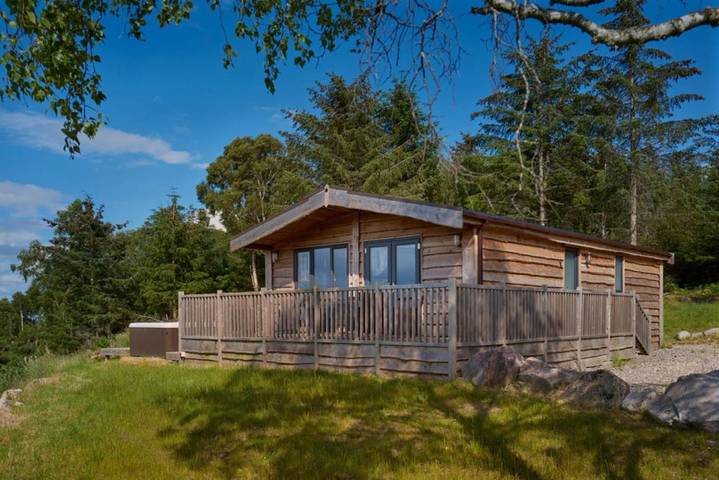 Holiday rental for 4 people, with hot tub and garden in Speyside
