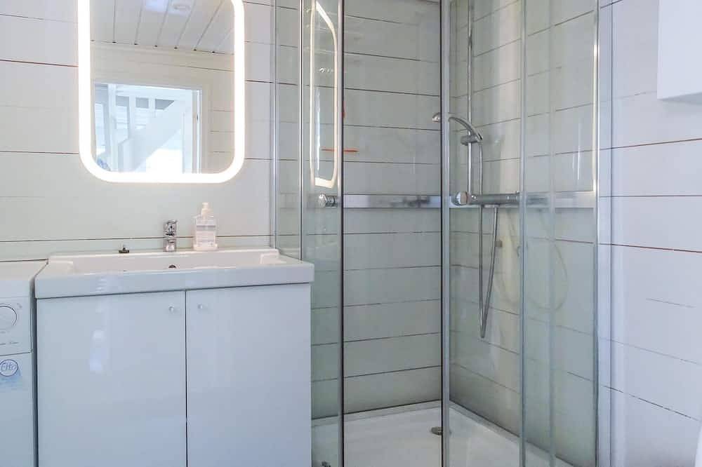 3 bedroom beach front home in Erfjord in Suldal