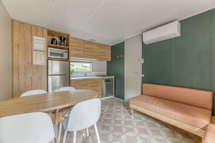 Caravane pour 4 personnes, avec jardin et terrasse à Le Bourg-d'Oisans - 2