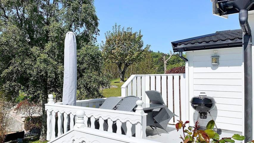 Ferienhaus für 4 Personen, mit Ausblick und Terrasse in Austrheim