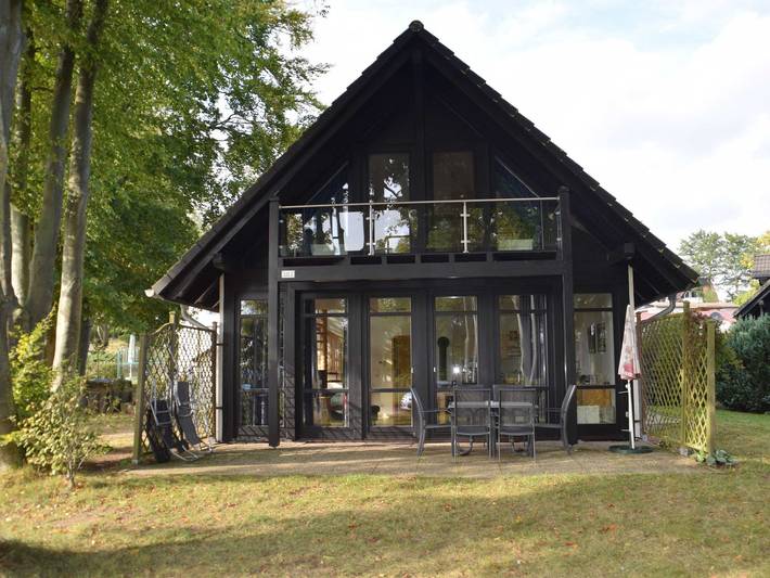 Ferienhaus für 4 Personen, mit Seeblick und Sauna sowie Garten und Terrasse am Plauer See - 2