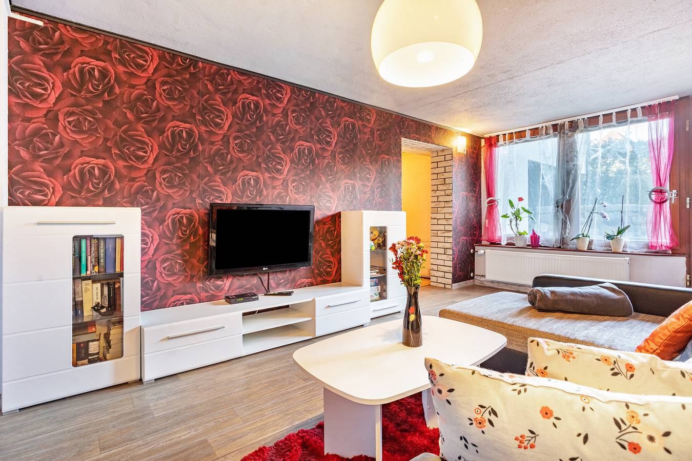 Ganze Wohnung, 'Große Ferienwohnung Mit Garten', Privatterrasse und Wi-Fi im Souterrain in Trollenhagen, Mecklenburg-Strelitz