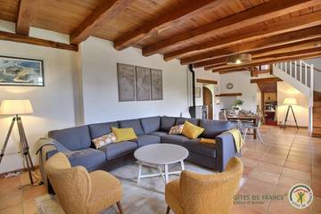 Gîte pour 8 personnes, avec terrasse et jardin, animaux acceptés à Coatréven