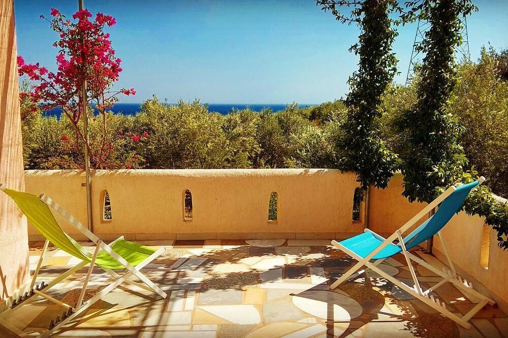 Ganze Wohnung, La Luna Blu Apartment \"Luna\", Meerblick, 500 Meter vom Strand entfernt in Ferma, Lasithi