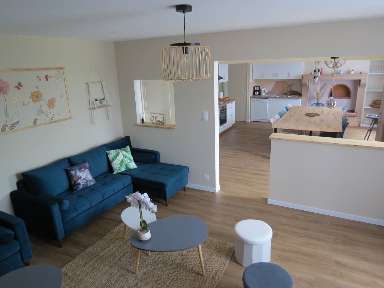 Gîtes De L'Hommé – La Petite Bohème mit Gemeinschaftspool, privater Terrasse & Wlan in Coust, Saint-Amand-Montrond