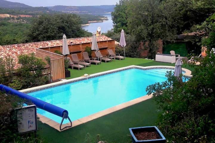 Location de vacances pour 4 personnes, avec Terrasse ainsi que Jardin et Piscine dans les Gorges du Verdon