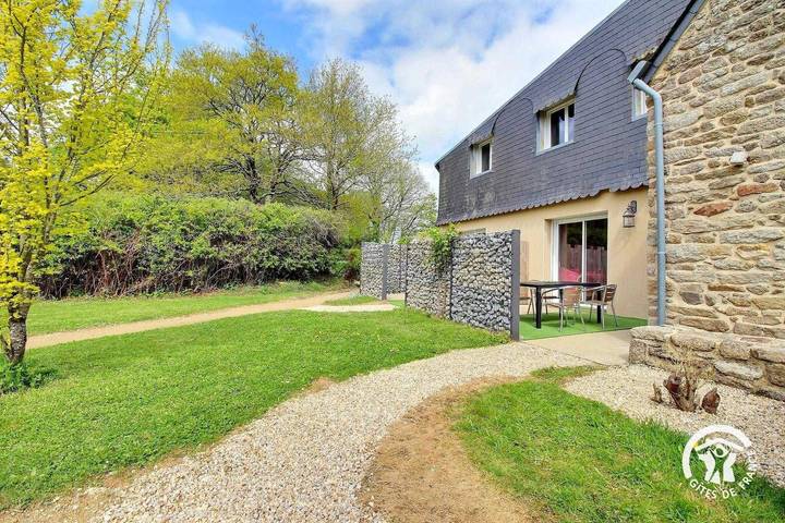 Gîte pour 2 personnes, avec piscine et jardin à Treffléan - 3