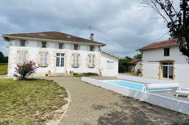 Location de vacances pour 14 personnes, avec Jardin et Piscine à Hinx (Landes)