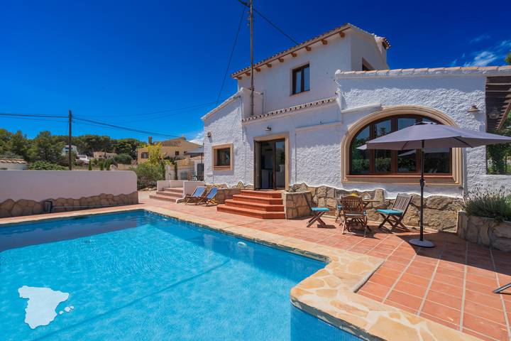 Villa für 8 Personen, mit Balkon und Garten - 1