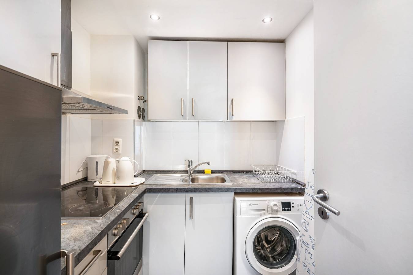 Entire apartment, Aldars Urban Suite No.10 with Balcony, Wi-Fi, and Air Conditioning in Munich Ludwigsvorstadt, Munich