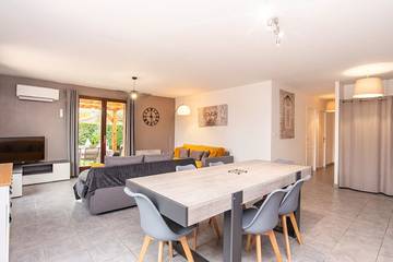 Location de vacances pour 7 personnes, avec terrasse et jardin à Bruguières