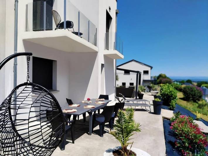 Location de vacances pour 6 personnes, avec vue et jardin, adapté aux familles à Moyrazès - 3