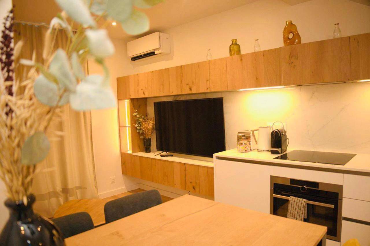 Appartement entier, One-Bedroom Apartment in Les Lilas, Seine-Saint-Denis