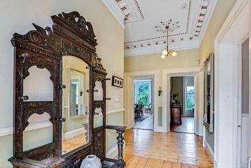Holiday Rental for 14 People in Derry, County Londonderry, Photo 2