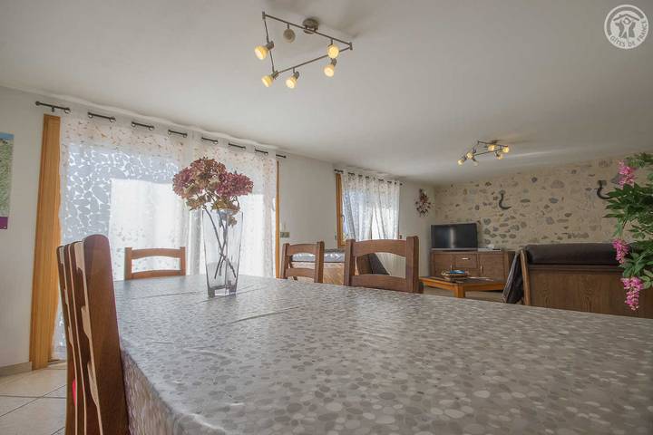 Gîte pour 6 personnes, avec jardin à Myans - 4