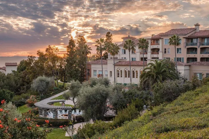 Hotel para 8 personas, con jacuzzi y piscina además de sauna y balcón - 1