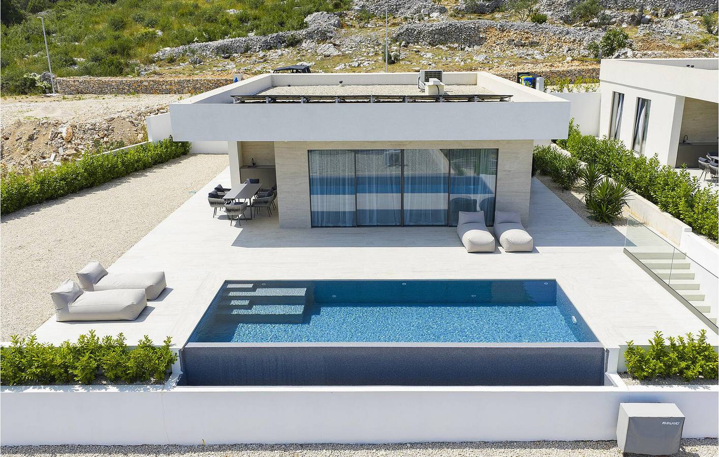 Oase am Meer: 2-Zimmer-Wohnung mit Pool, Küche und atemberaubender Aussicht in Ugrinici, Tkon