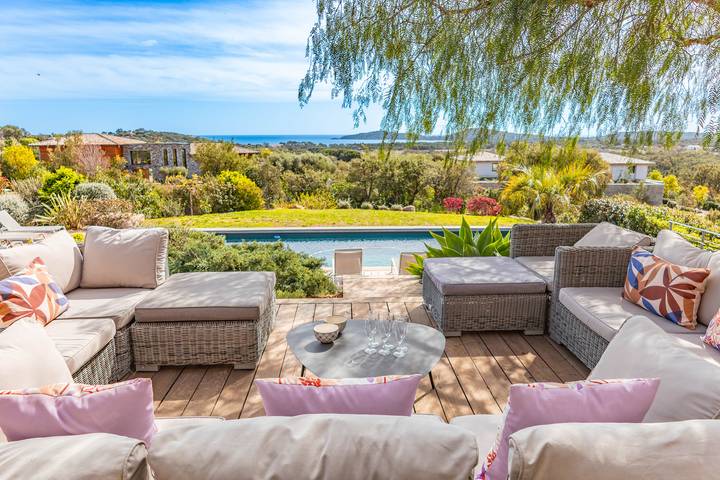 Villa pour 12 personnes, avec Terrasse ainsi que Jardin et Piscine