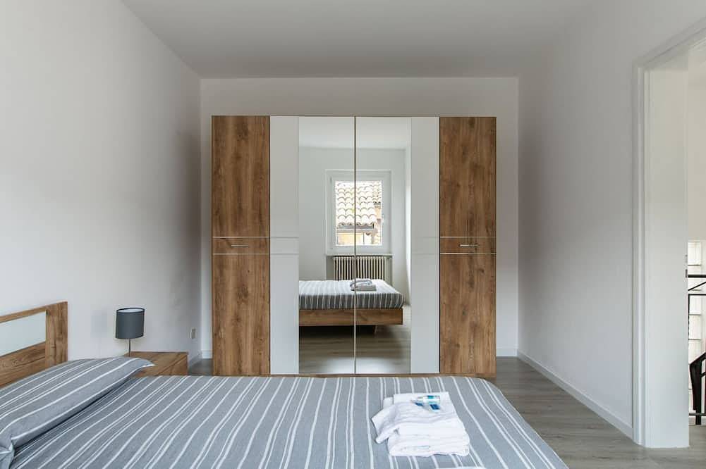 Ganze Wohnung, Maisonette mit Balkon mit Blick auf den See (Rose 2) in Lugano, Luganersee