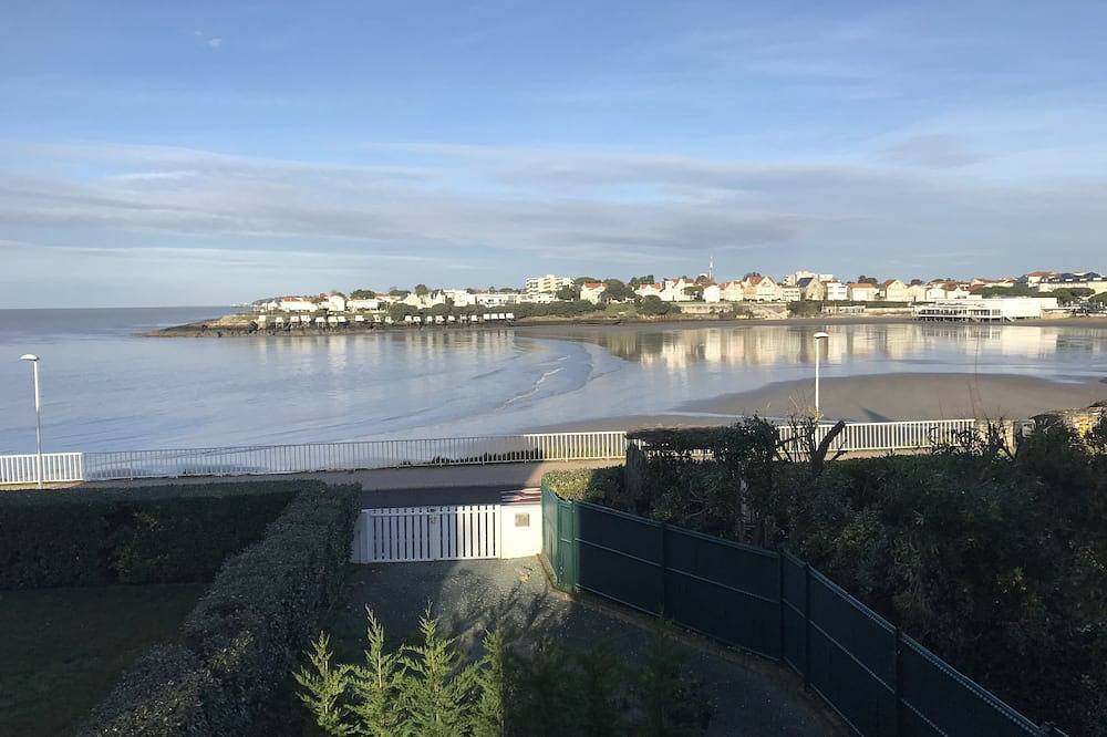 Devant La Mer Et La Plage De Royan Pontaillac , 4 Chambres 2 à 8 Personnes in Pontaillac, Royan