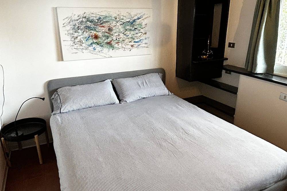 The Cin: villa with swimming pool surrounded by forest. Fabulous sea view. in Cogorno, Riviera di Levante