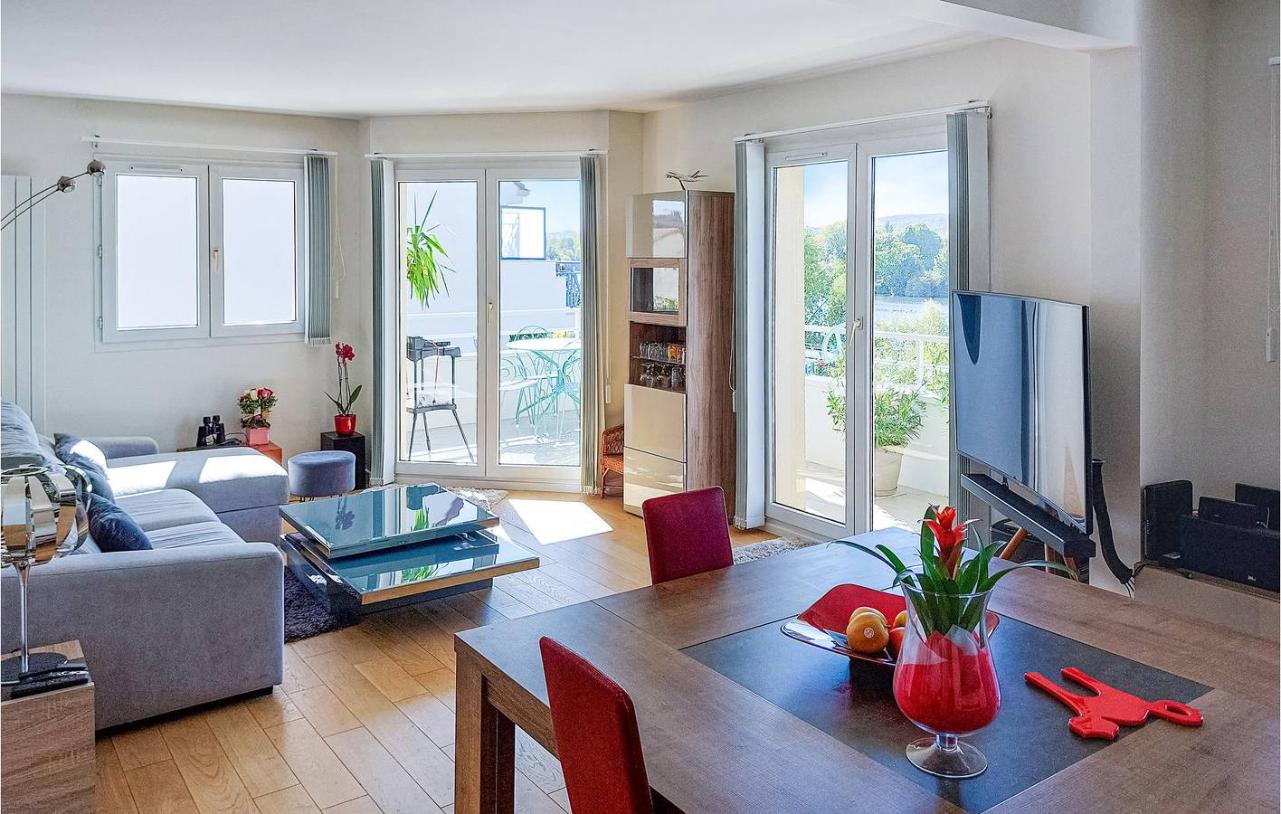 Appartement de vacances entier, Appartement confortable avec WiFi gratuit au bord de la Seine in Triel-sur-Seine, Yvelines