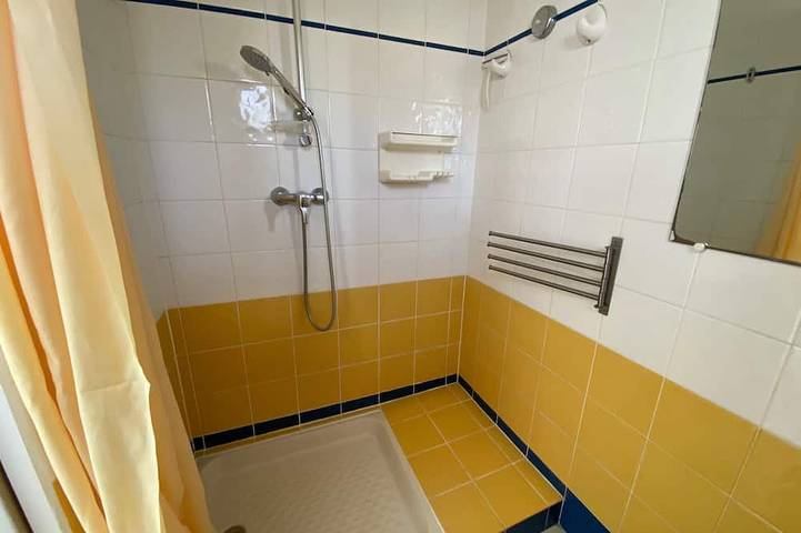 Gîte pour 6 personnes, avec jardin et terrasse dans Plage La Capte - 4
