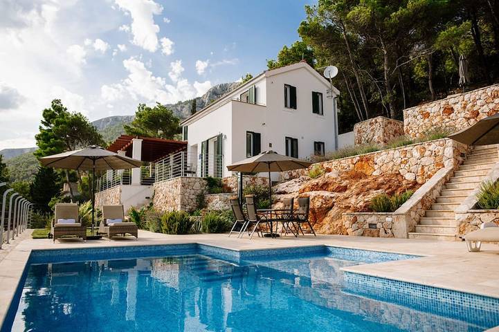 Ferienhaus für 8 Personen, mit Whirlpool und Balkon sowie Garten auf Hvar