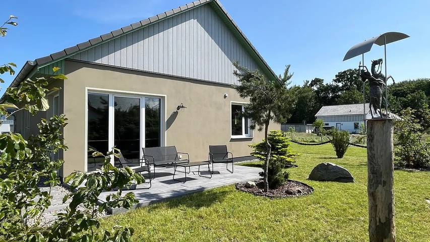 Ferienhaus für 4 Personen, mit Sauna und Garten sowie Terrasse in Altenpleen